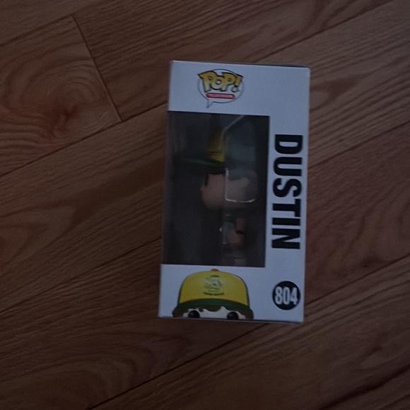 Funko Pop Dustin #828 - Picture 6 of 10